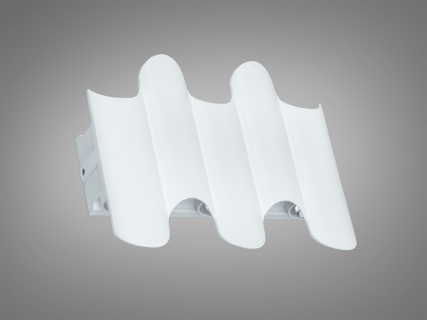 Компактний настінний світильник з хвилястим профілем, виготовлений з легкого матеріалу. Призначений для монтажу у вузьких просторах.