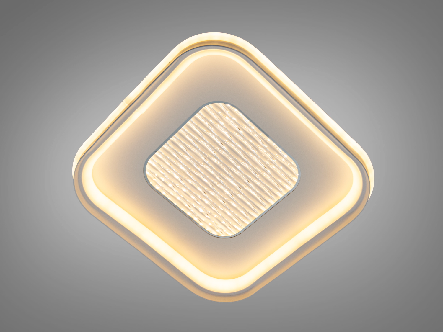 Світильник у формі ромба з теплим світлом, підходить для домашнього використання, створює затишну атмосферу.