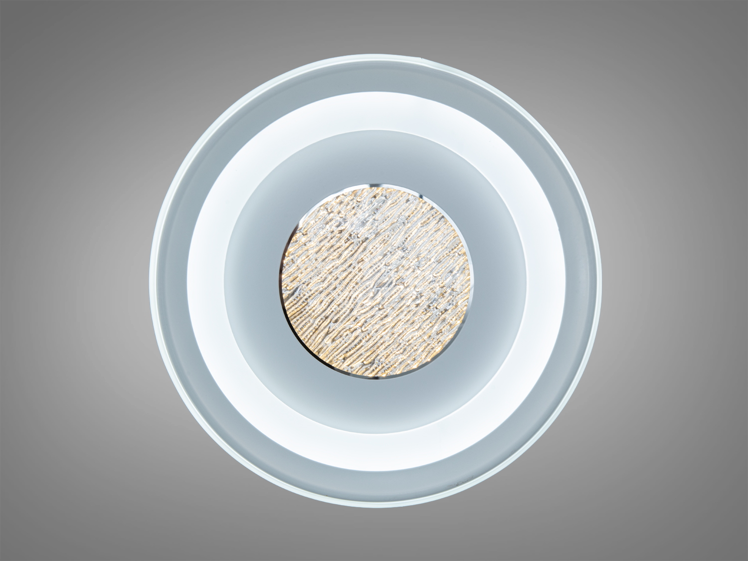 Світильник з круглою формою та текстурованим центром, що випромінює холодне біле світло. Підходить для офісних приміщень.