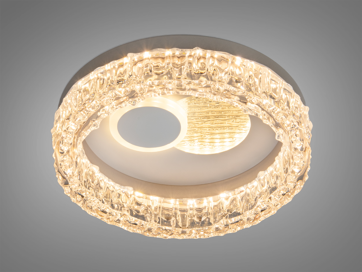 Стельова лампа з текстурованим акриловим обідком, що нагадує лід. Тепле світло створює затишну атмосферу.