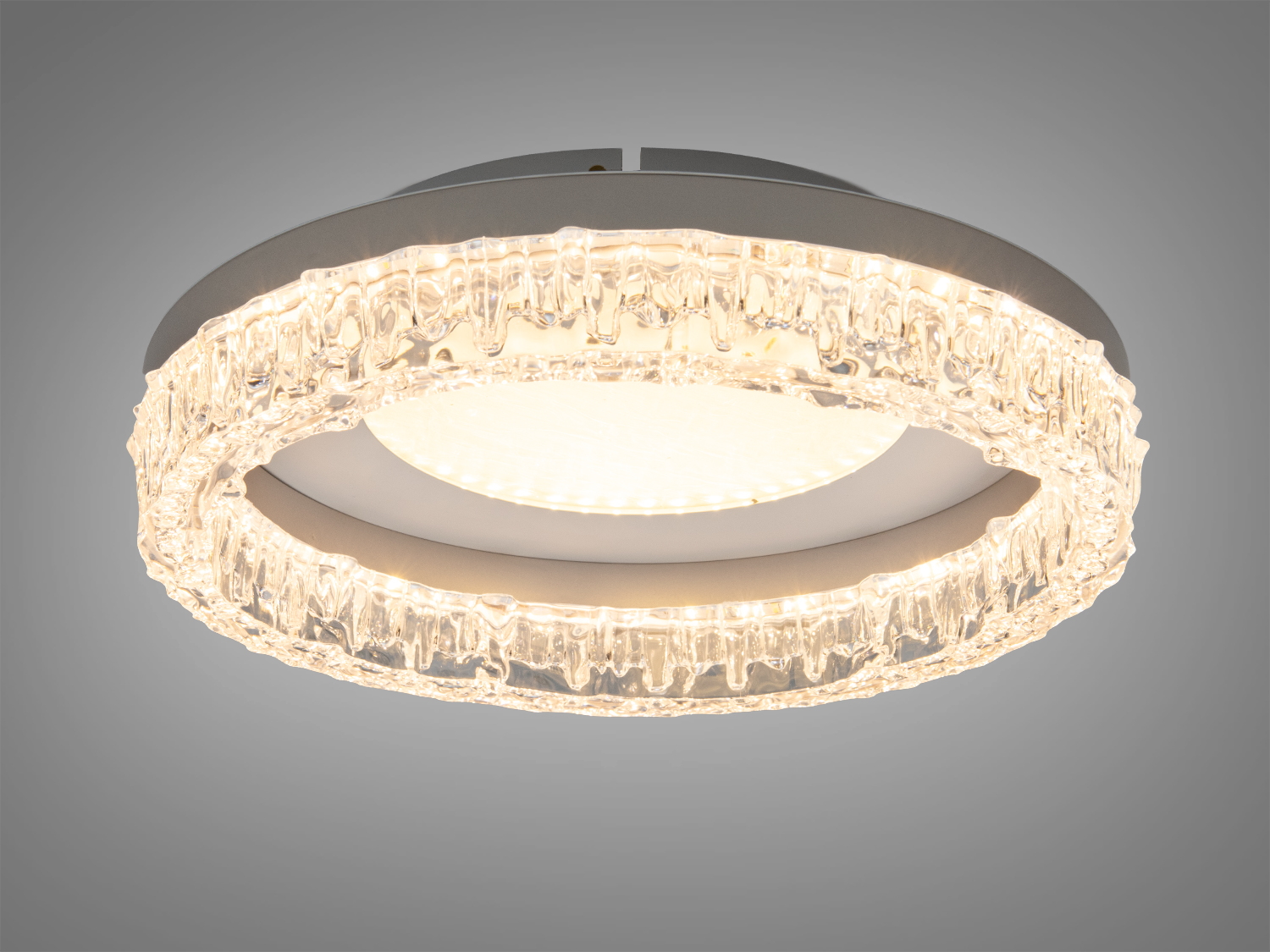 Стельова лампа з теплим світлом, обрамлена прозорим обідком, що надає їй елегантності. Ідеальна для затишних кімнат.