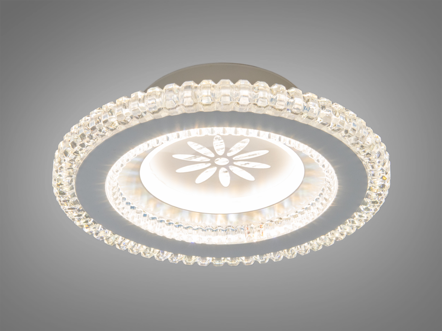 Вбудований світильник з прозорого матеріалу, що випромінює нейтральне світло, з квітковим орнаментом, підходить для стельового монтажу.