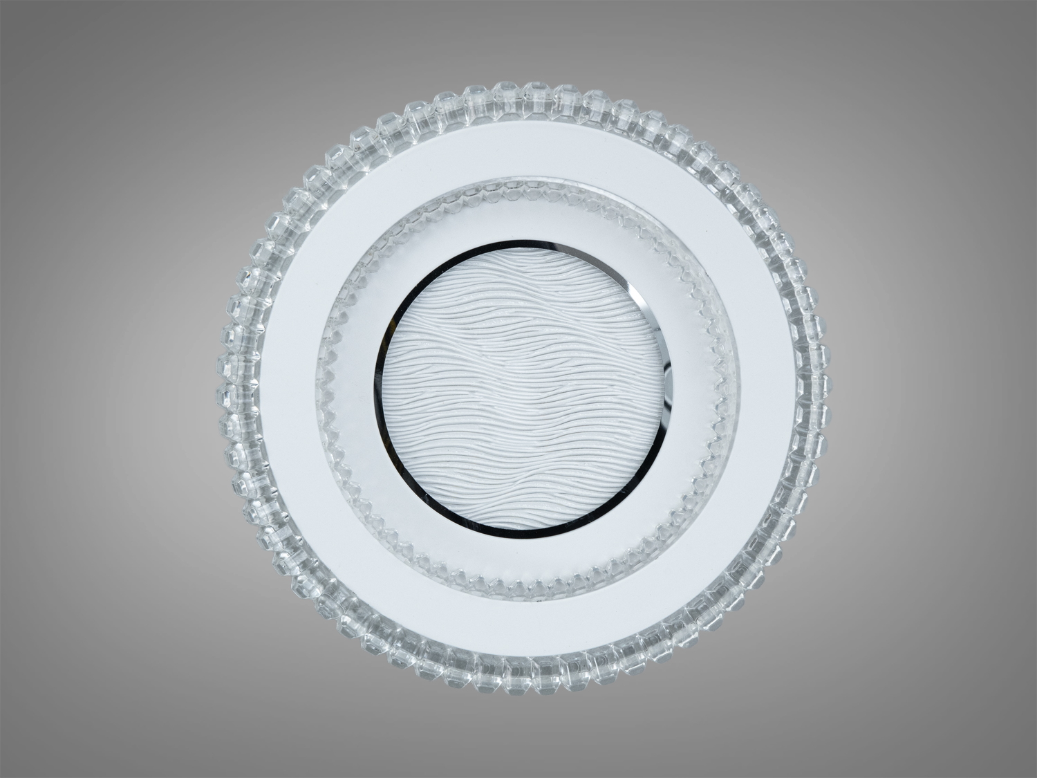 Кругла лампа з акриловим обрамленням, вимкнена. Хвилястий візерунок у центрі додає текстури. Підходить для будь-якої кімнати.