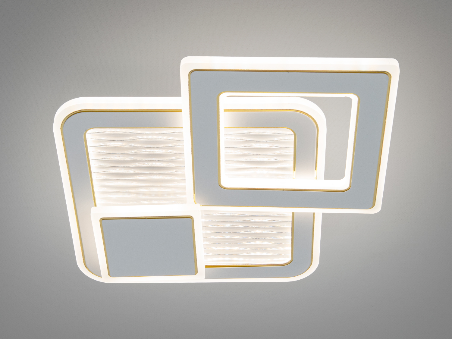 Світильник з двома квадратними рамками, що перетинаються. Використовується для стельового монтажу в сучасному інтер′єрі.