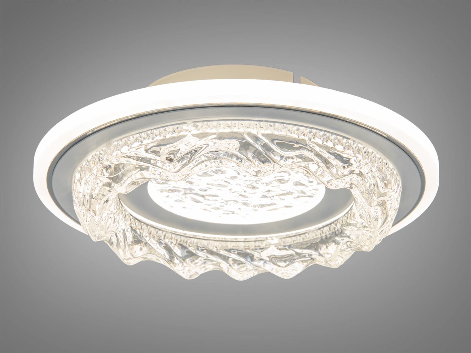 Світильник з хвилястим скляним елементом, що додає динаміки освітленню. Встановлюється на стелі для загального освітлення.