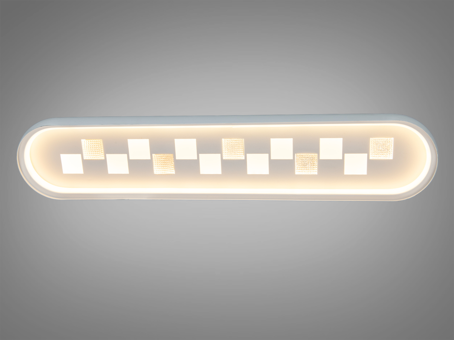 Овальний світильник з білим корпусом, матовий екран, підходить для стельового монтажу в офісних приміщеннях.