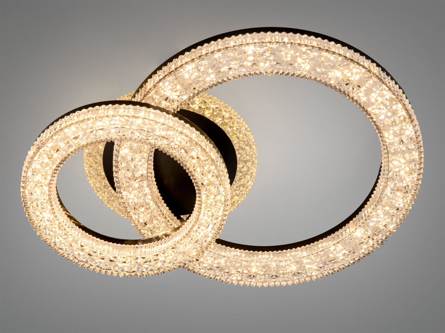 Світлодіодна люстра з двома кільцями, чорна, 20 Вт. Кришталеві вставки, накладний монтаж, біле світло для невеликих приміщень.