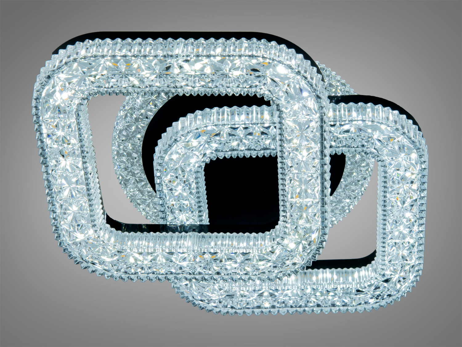 Настінний світильник з квадратними рамками, прикрашеними кристалами, створює м′яке світло. Підходить для спальні.