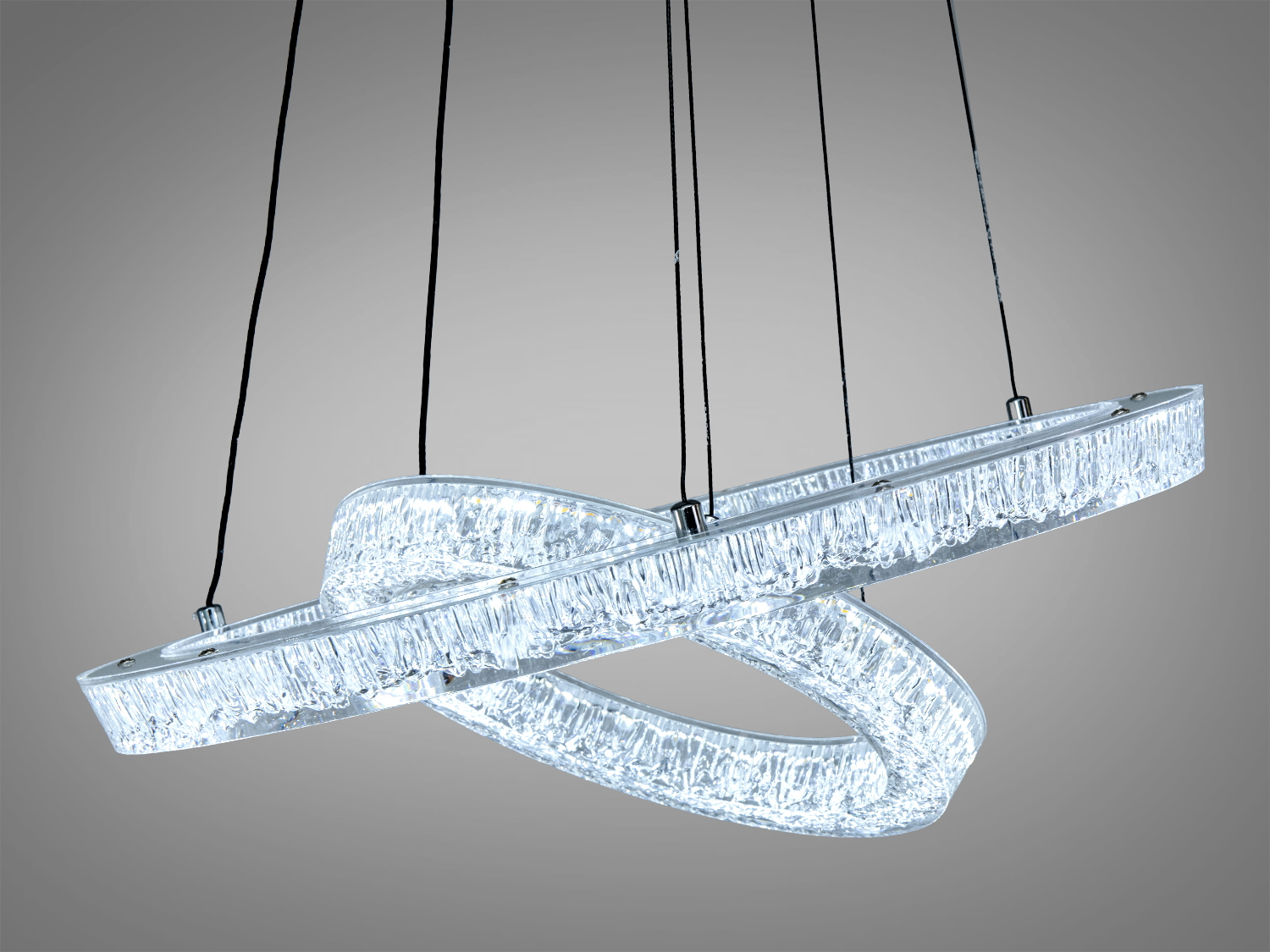 Люстра з прозорими кільцями, що перетинаються. Оснащена світлодіодами, підходить для високих стель.