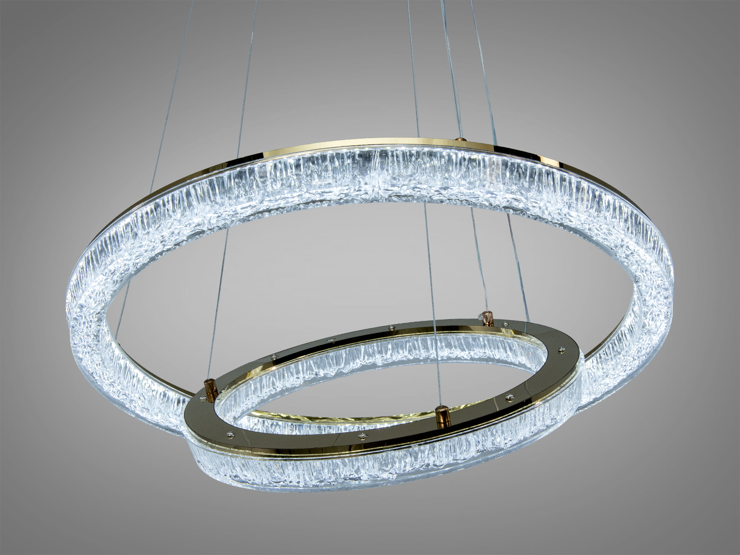 Підвісна люстра з двома кільцями, що випромінюють холодне світло, ідеальна для мінімалістичного дизайну.