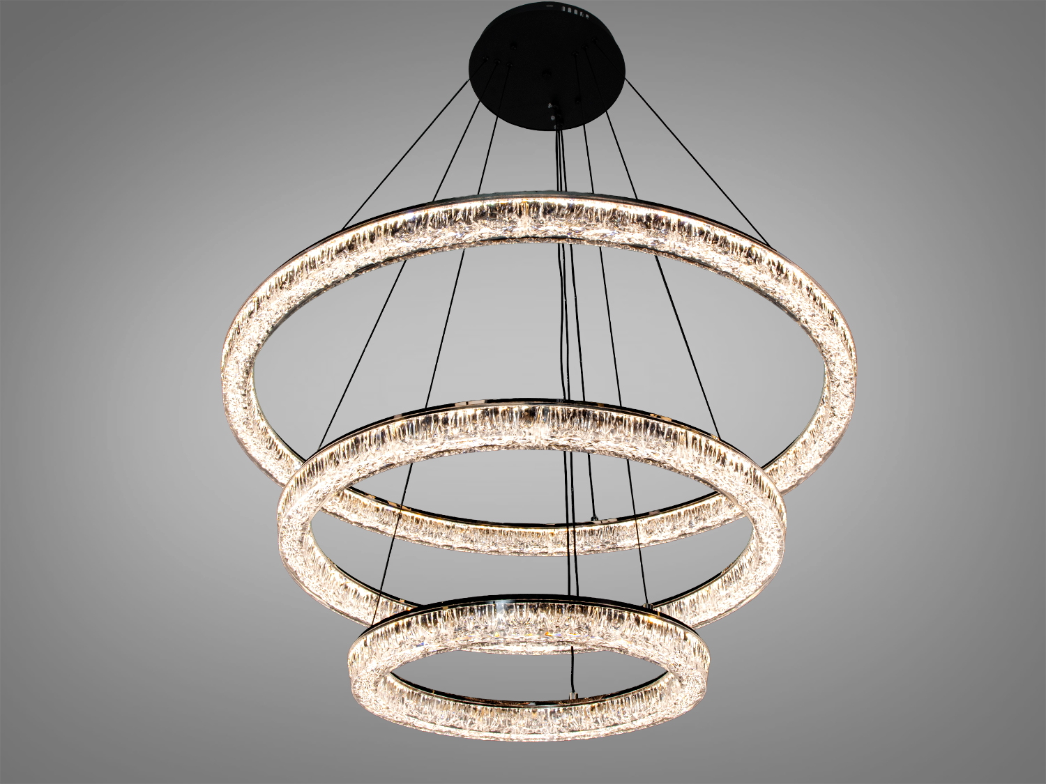 Світлодіодна підвісна люстра Diasha 125 Вт у чорному кольорі з 3 кільцями та пультом. Освітлює до 21 м², можливе регулювання яскравості та відтінку.