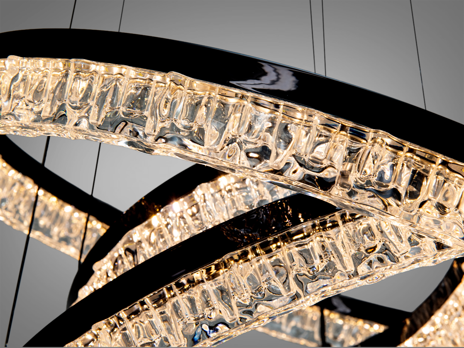 Підвісна LED люстра кільця кришталь чорна 82 Вт