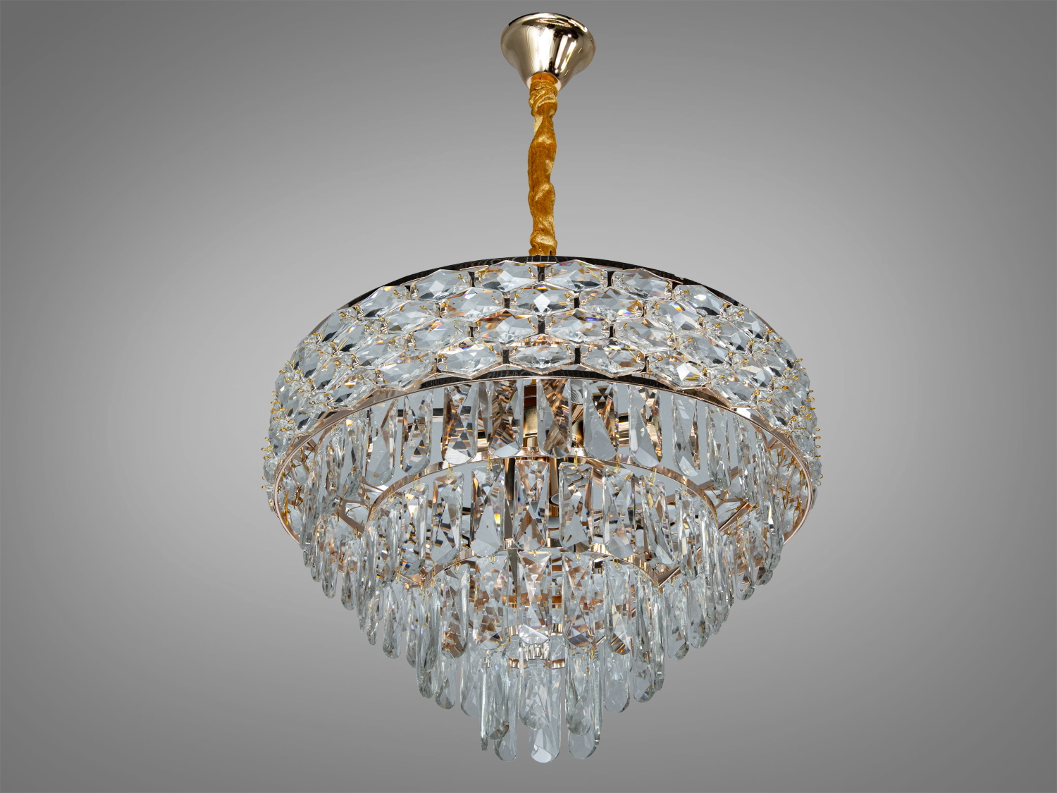 Підвісна люстра з металевим каркасом і кришталевими підвісками. Витончений дизайн для вітальні або їдальні.