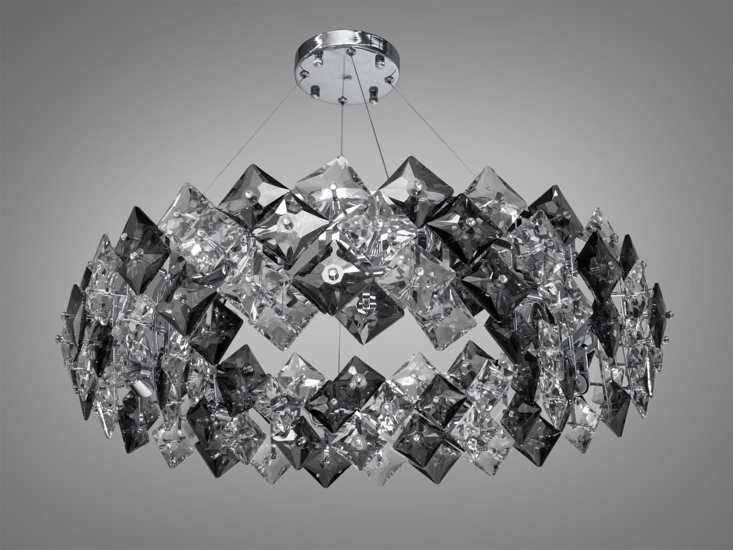 Люстра з квадратними кристалами, що підвішені на тонких дротах. Підходить для сучасного дизайну інтер′єру.