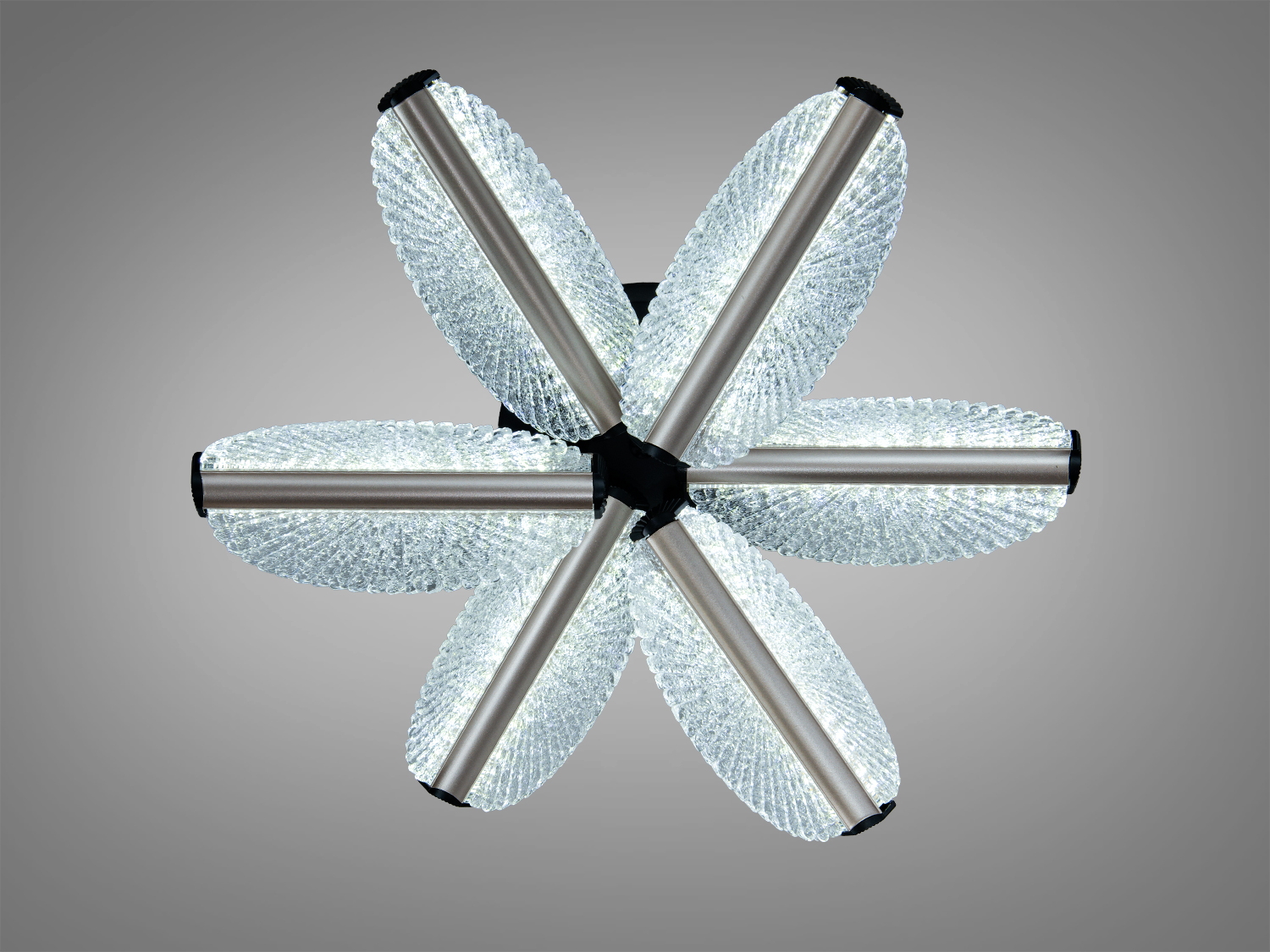 Стельова лампа з чотирма шестикутниками, випромінює тепле світло, ідеальна для вітальні.