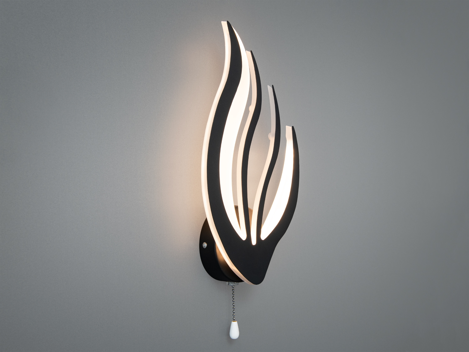 Декоративний настінний світильник, чорний корпус, тепле біле світло, підходить для спальні. Вимикач на ланцюжку.