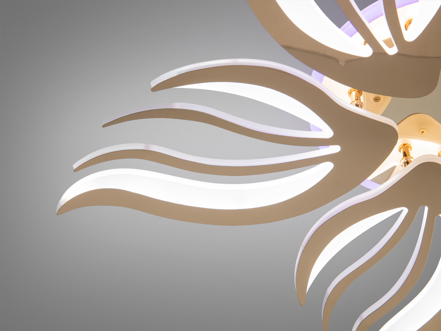 Стельова LED люстра золото 78Вт пульт димер