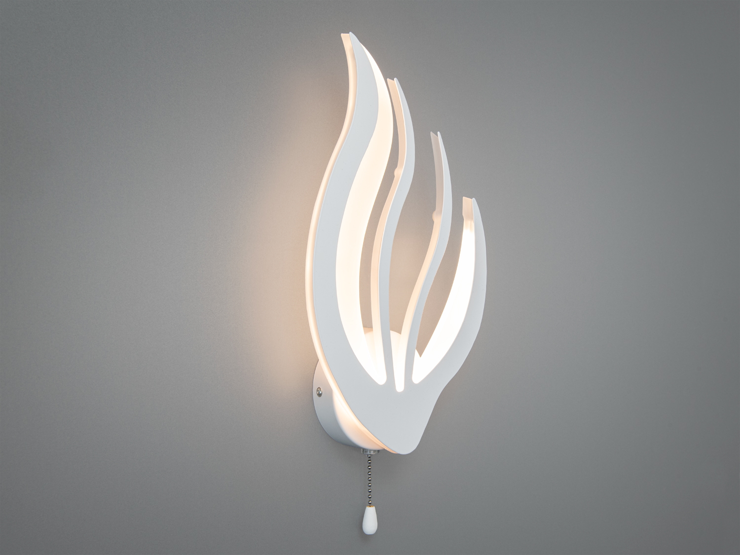 Білий настінний LED світильник 16W із шнурком і трьома температурами світла 3200K 4100K 6000K. Метал і акрил, м’яке розсіяне світло для сучасних інтер’єрів.