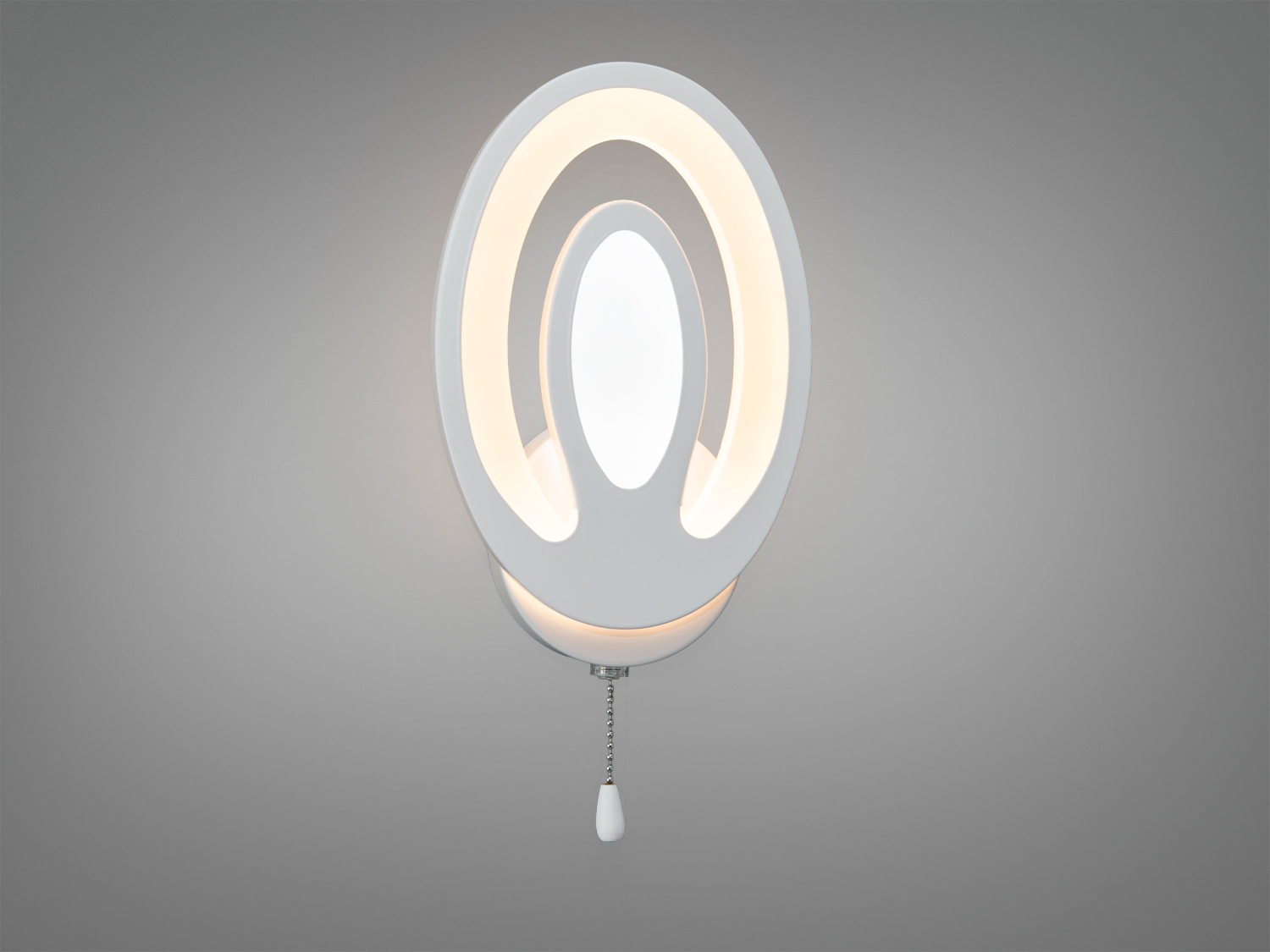 Овальний світильник на стіну з металевим корпусом і LED підсвічуванням. Підвісний вимикач додає зручності в інтер′єрі.