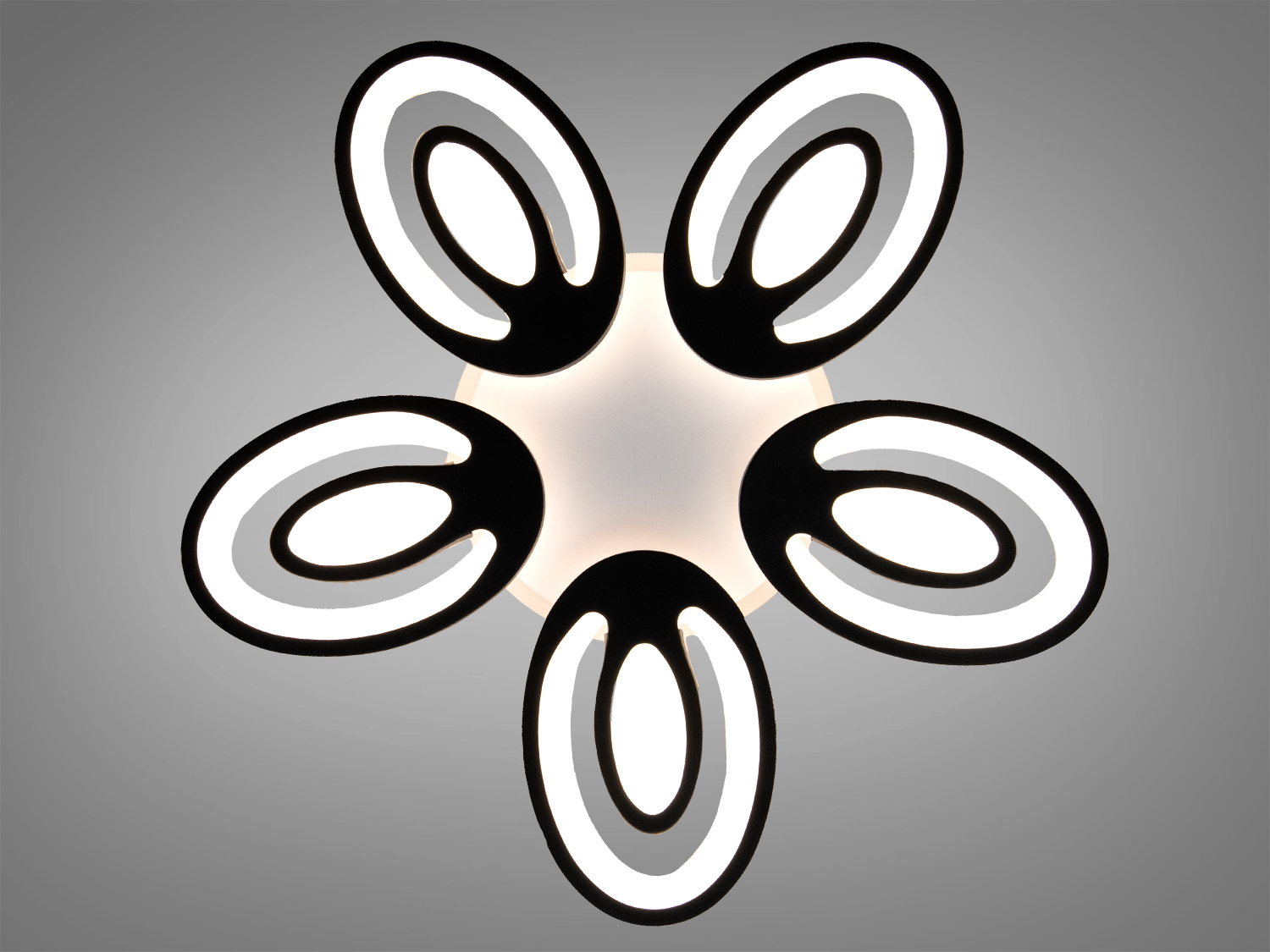 Світильник із п′ятьма овальними елементами, що утворюють форму квітки. Ідеальний для монтажу на стелю.