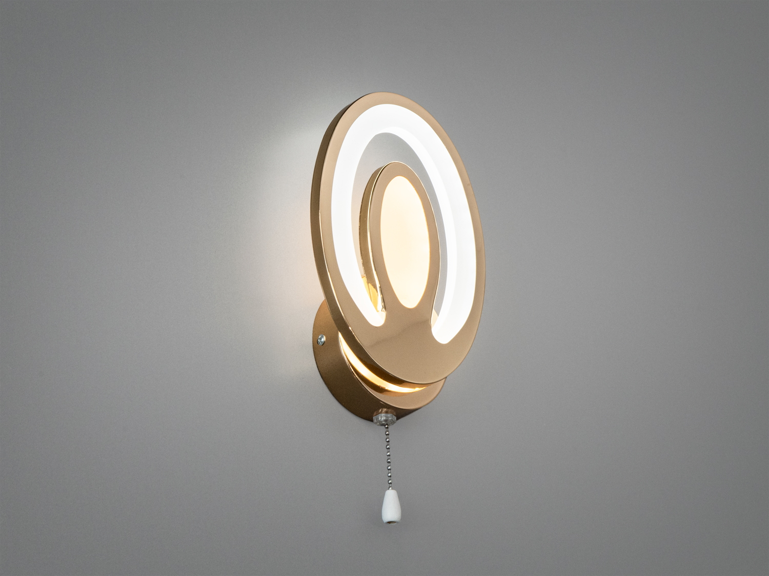 Настінний LED світильник-бра 17W у золотому кольорі з акриловим розсіювачем, 3 режимами 3200K/4100K/6000K і вимикачем-шнурком. Підходить для спальні, коридору та вітальні.