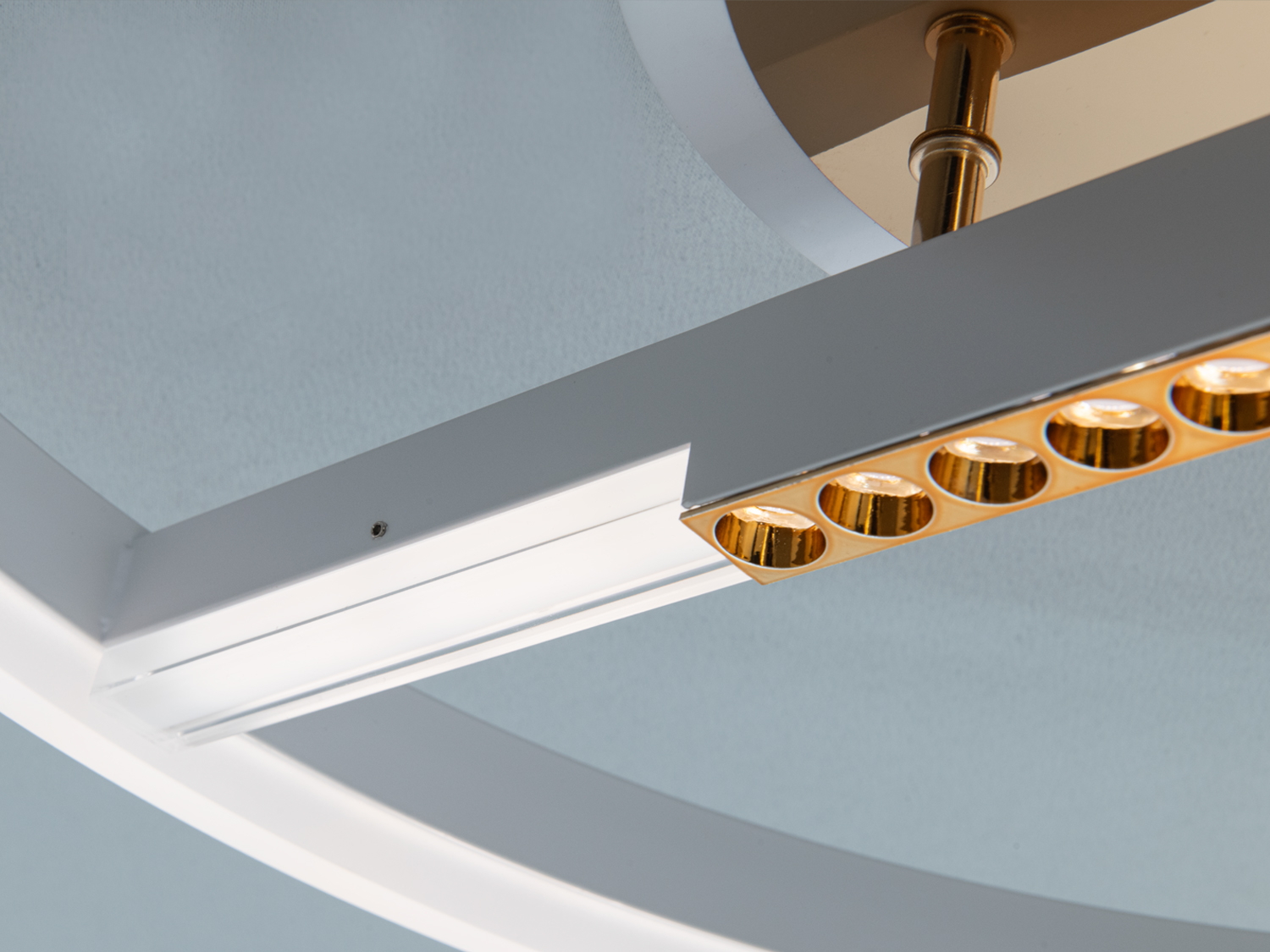 Стельова люстра Diasha біло-золота 48Вт 8кв пульт