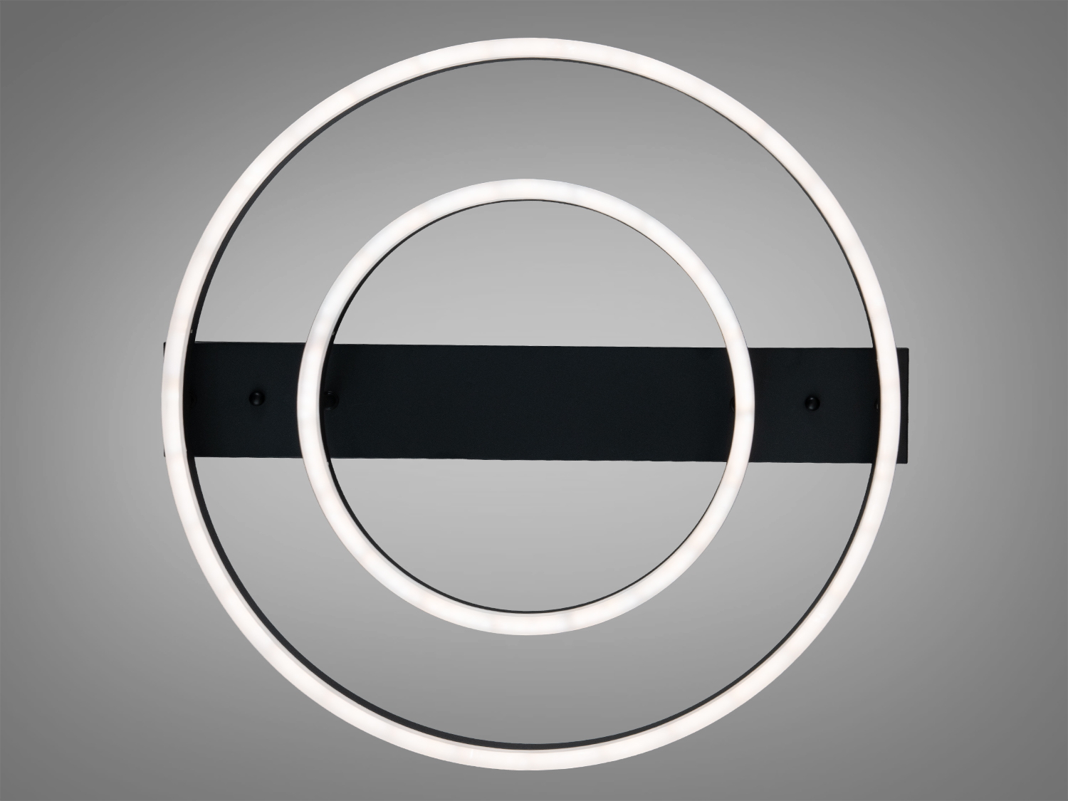Стельовий світильник з двома кільцями, вигляд знизу, чорний корпус, нейтральне світло. Ідеальний вибір для вітальні.