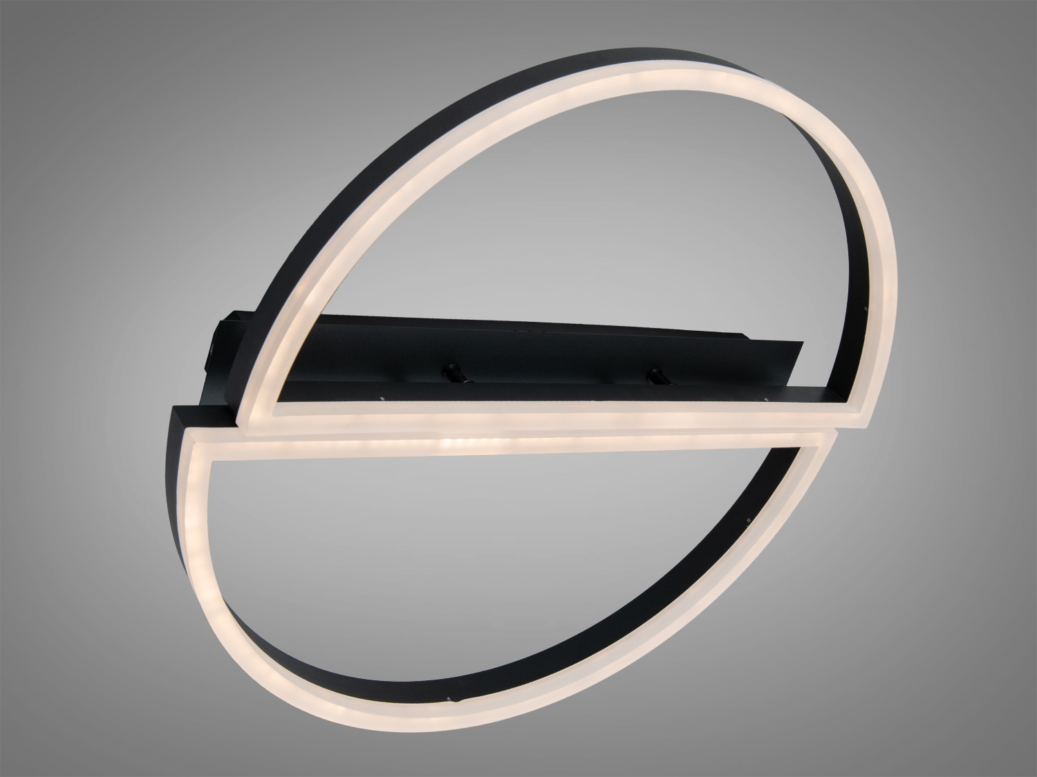 Настінний світильник з теплим білим світлом, ідеальний для затишної атмосфери в житлових приміщеннях.