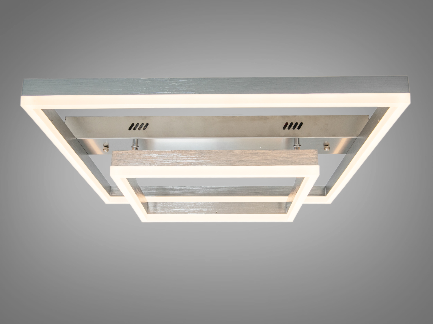 Світильник з матовою поверхнею, вбудований монтаж, підходить для офісних приміщень.