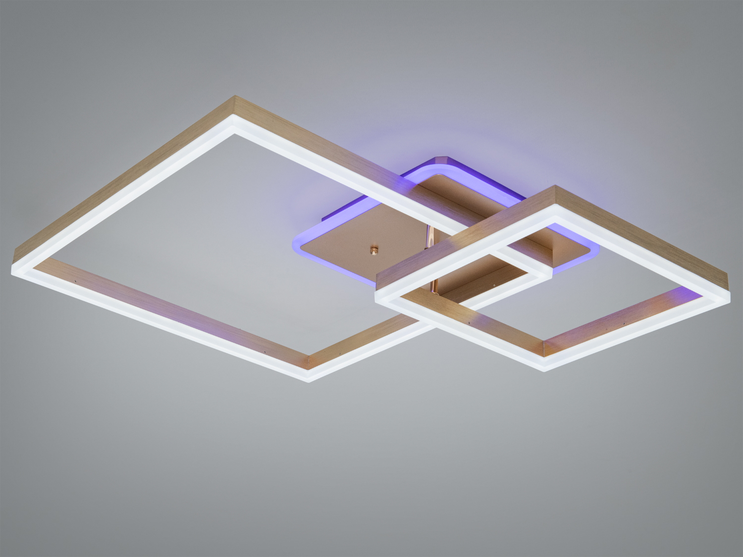 Стельовий світильник з двома квадратними рамками, що випромінюють тепле біле світло. Виконаний у мінімалістичному стилі, підходить для вітальні.