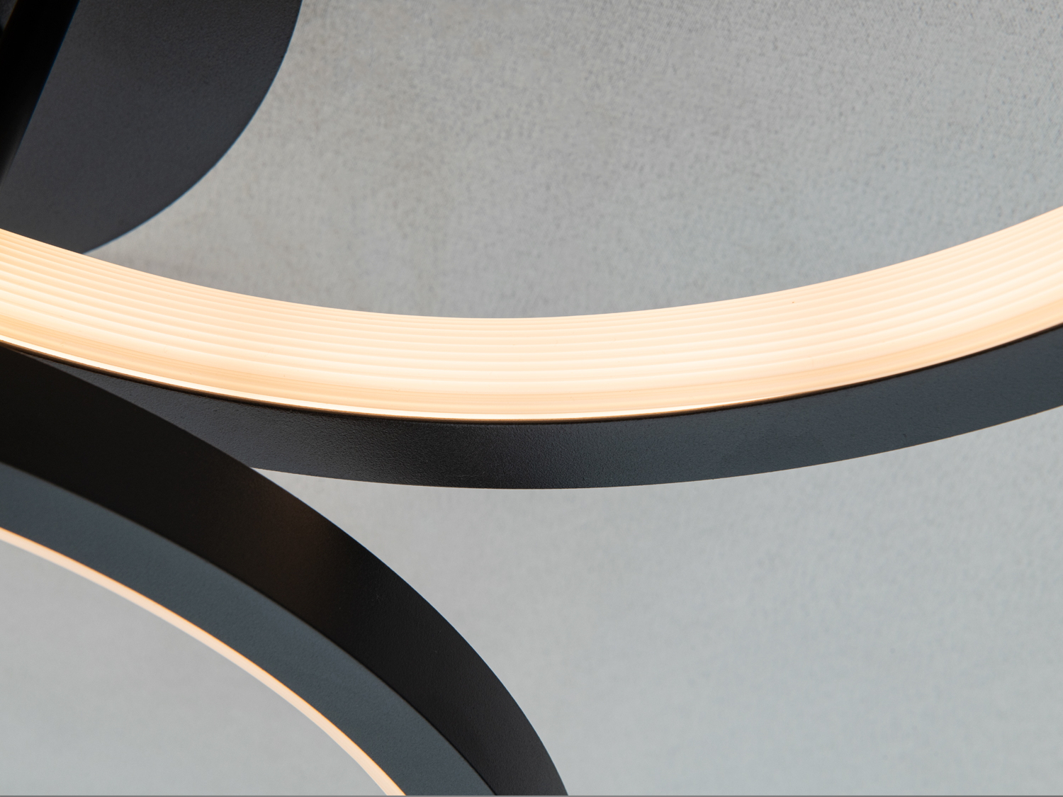 Стельова люстра кільця LED 84W чорна з пультом