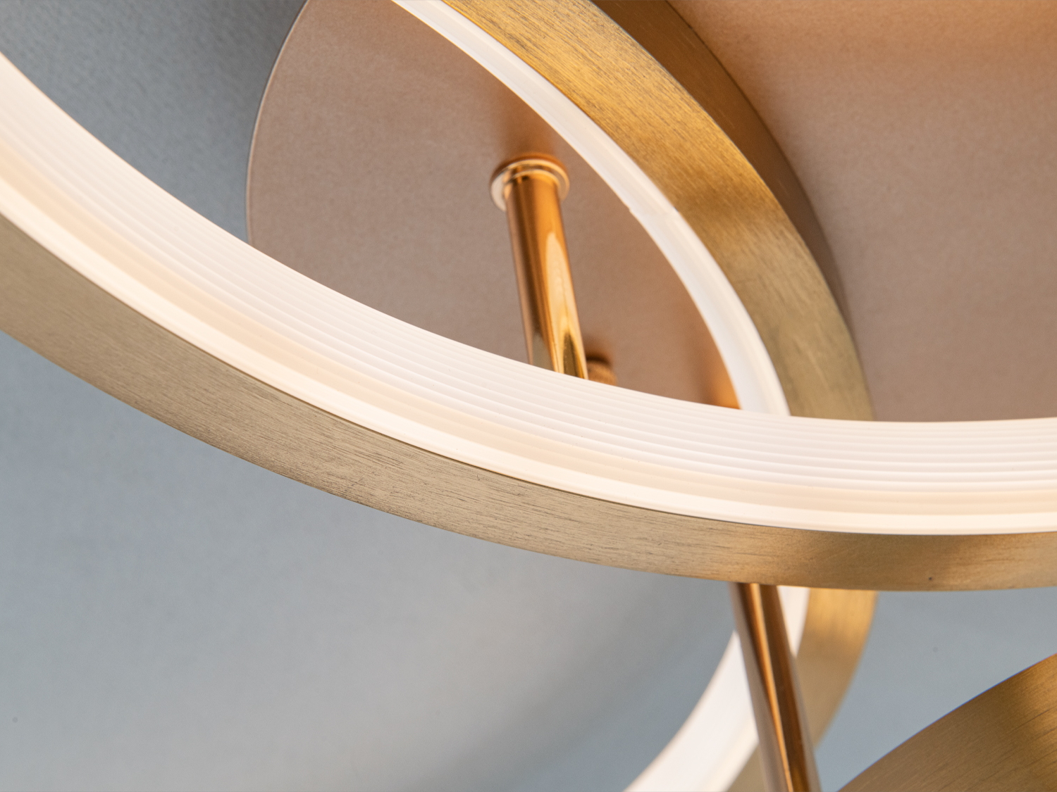 Люстра LED Diasha золото 3 кільця 85Вт пульт