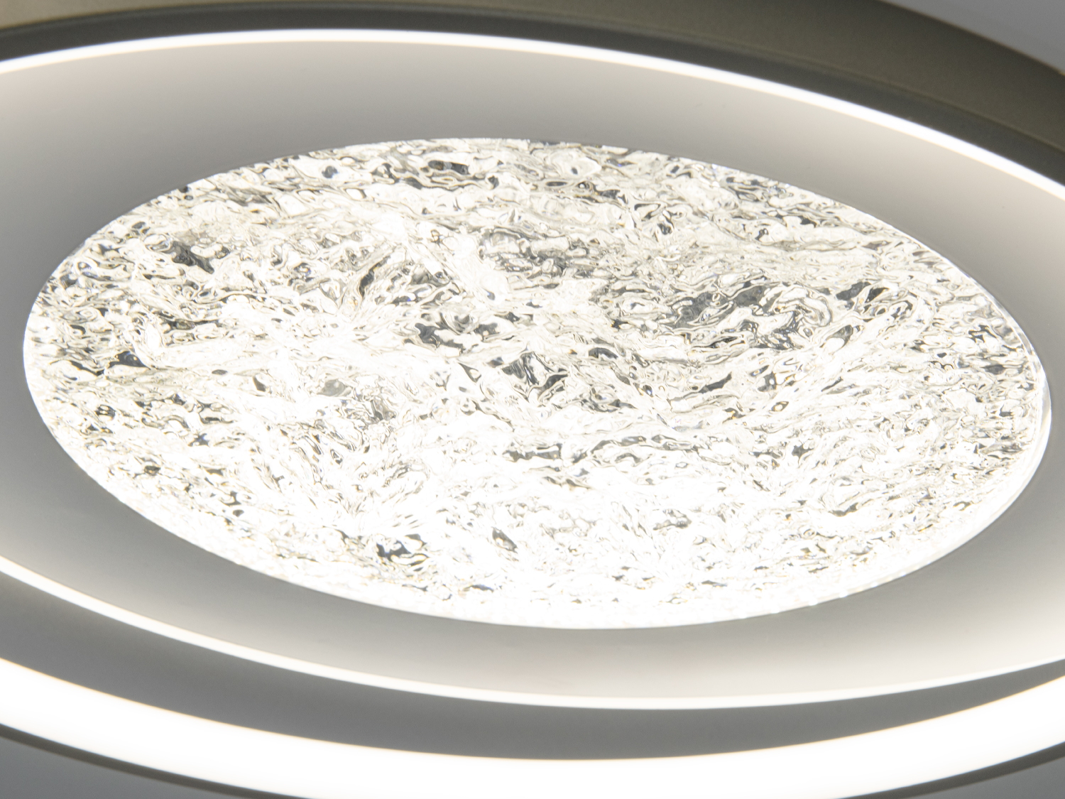 Світлодіодна стельова люстра чорна вставка 90 Вт