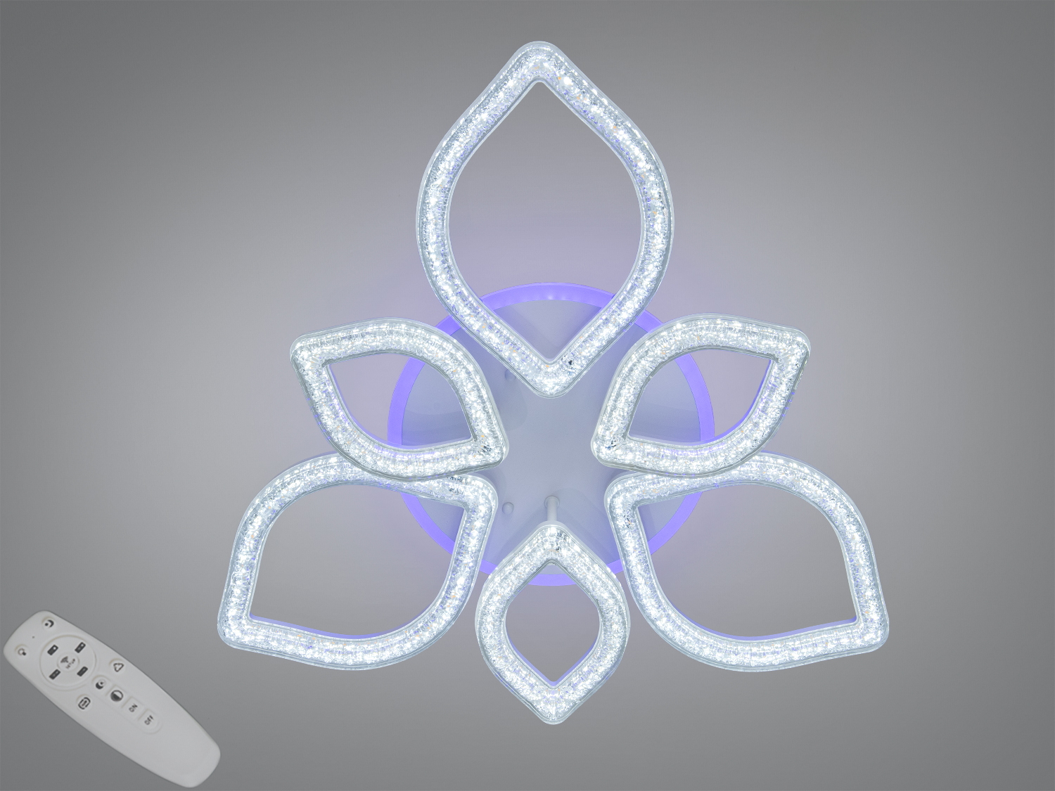 Стельова LED-люстра Diasha 78 W у білому кольорі з пультом і димером. 6 акрилових пелюсток, 3 температури 3200–6500К, підсвітка основи. Підійде для 10–14 м² у сучасних інтер’єрах. Низький профіль і легка вага.
