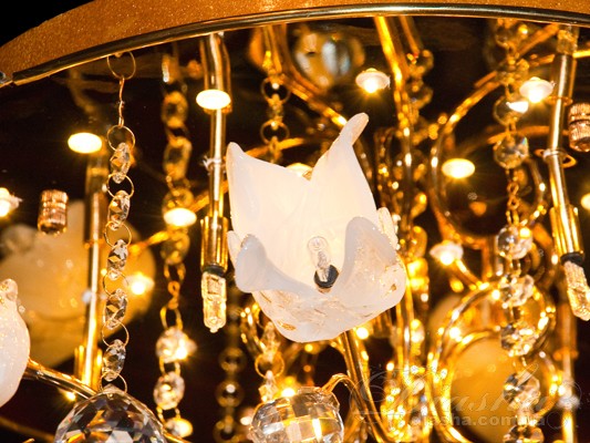 Галогеновая люстра с дополнительной подсветкой