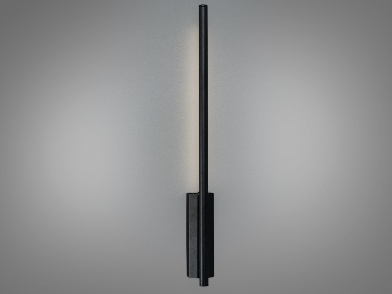 Лінійне LED бра Line, чорний, 4 Вт, 4100K. Металевий корпус, керування настінним вимикачем. Акуратне акцентне світло для коридорів, спалень і сучасних інтер’єрів.