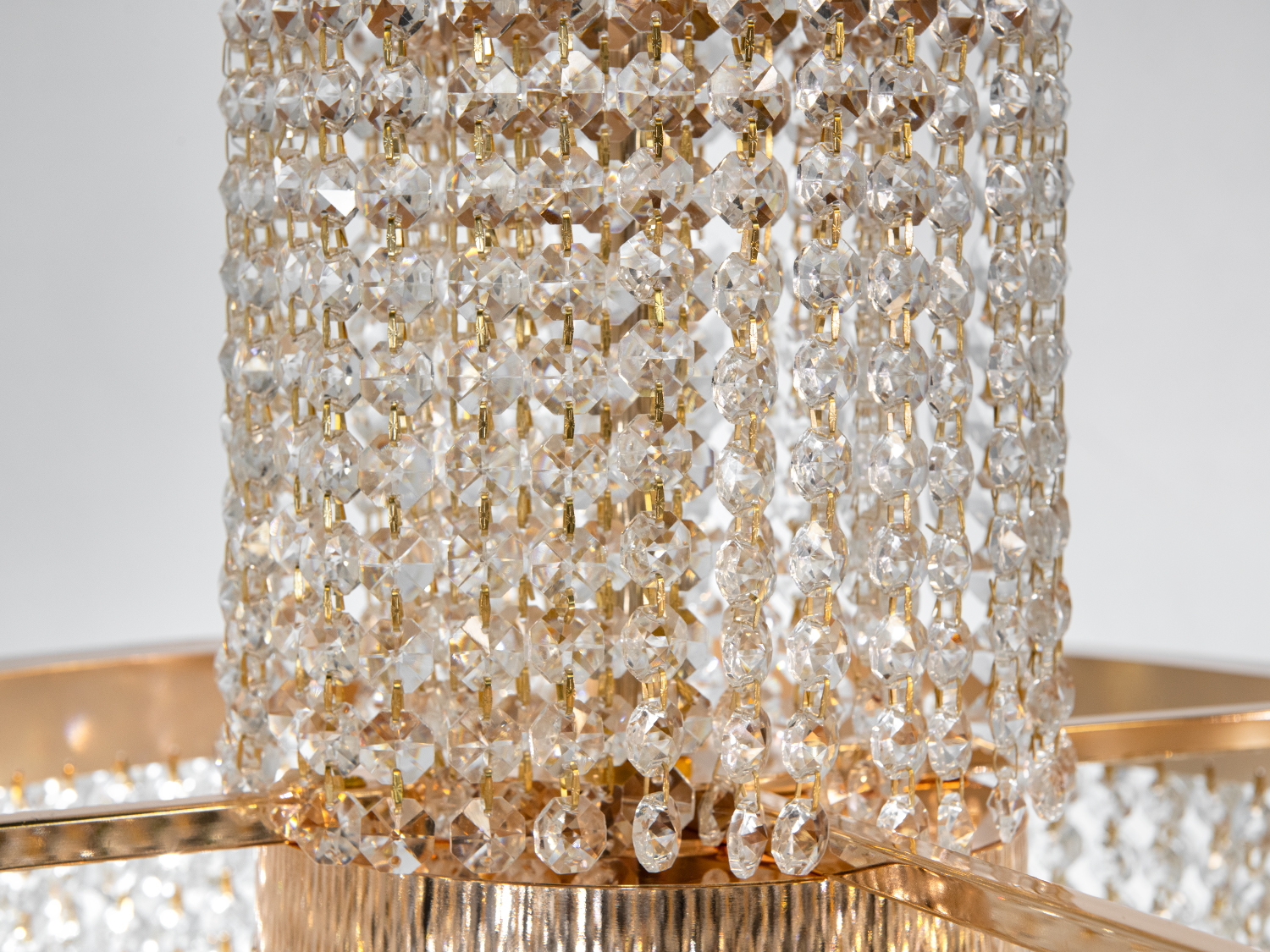 Кришталева люстра LED 376 золотиста з двома рівнями підвісок