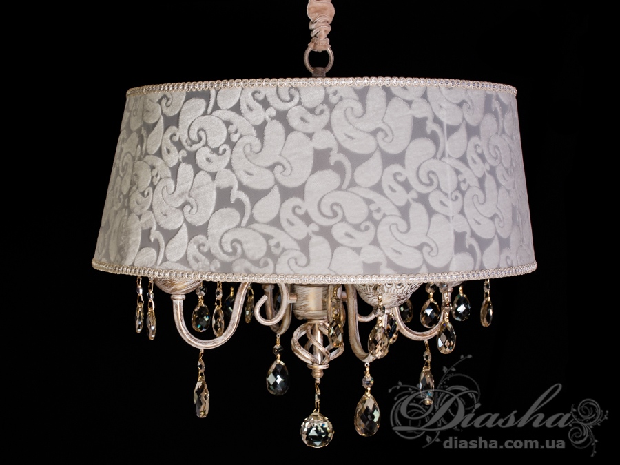 Люстра з класичними скляними абажурами