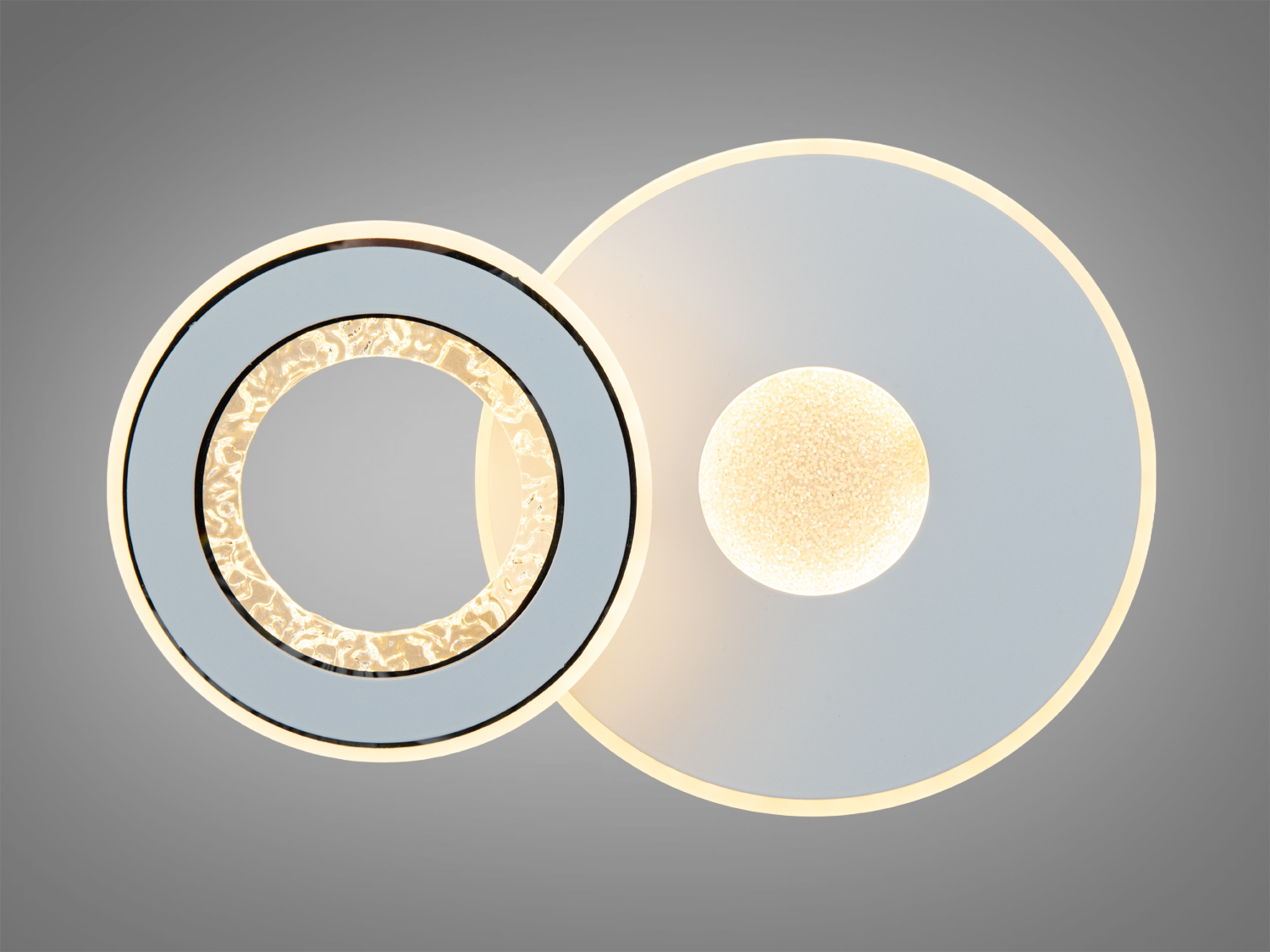 Стельовий світильник з двома круглими дисками, один з яких має матову текстуру. Призначений для монтажу на стелі.