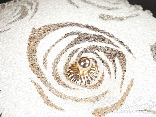 Потолочный светильник в античном стиле