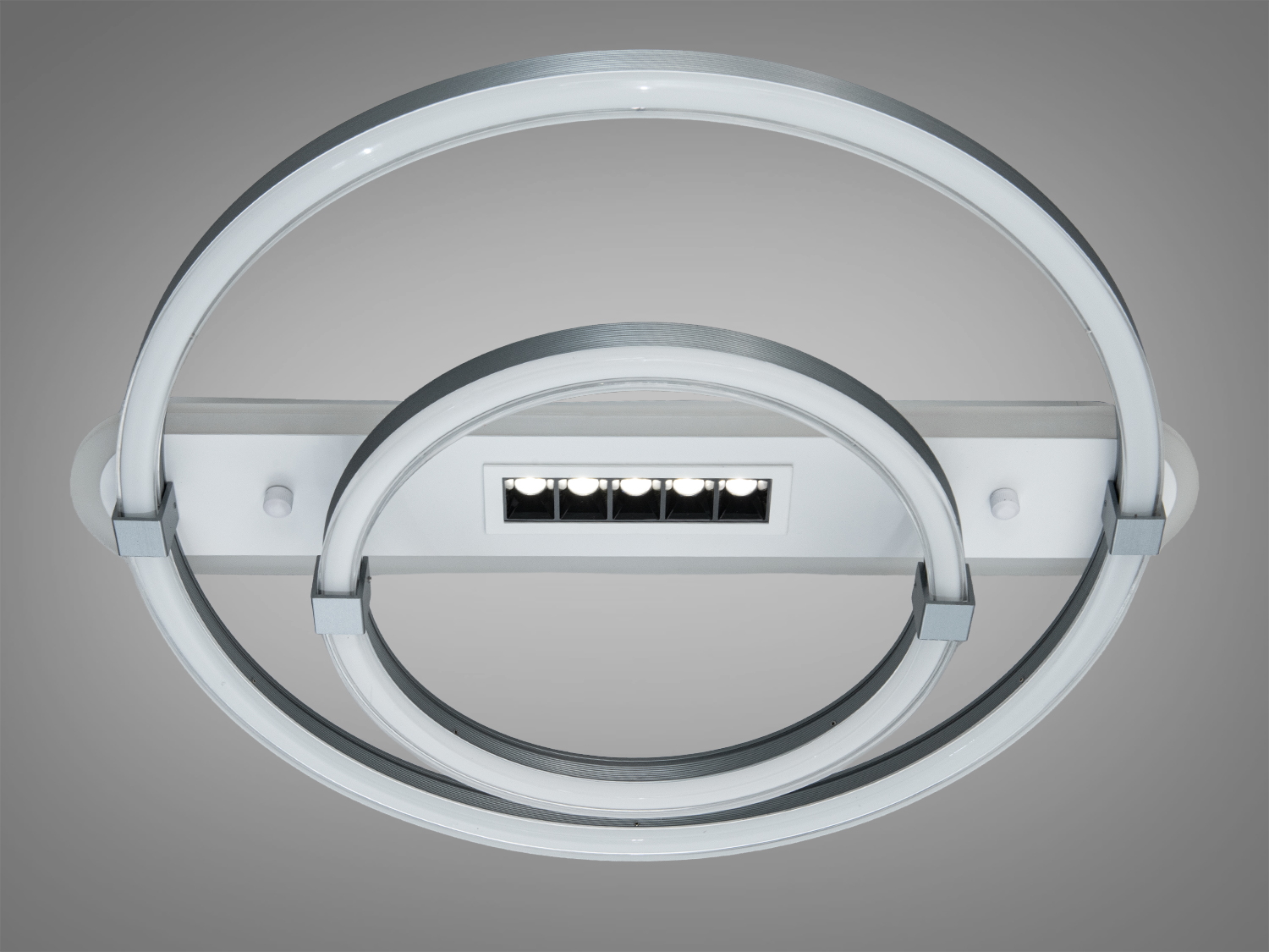 Світильник з двома кільцями, вигляд знизу, біле світло, підходить для офісних приміщень, легкий монтаж.