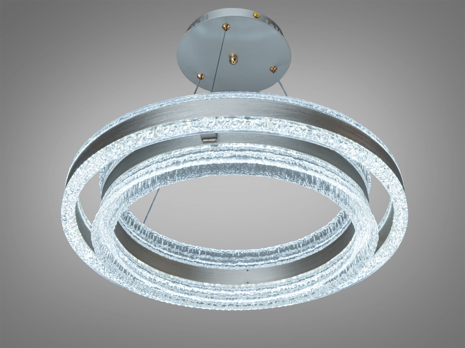 Світлодіодний світильник з двома акриловими кільцями, що підвішений на тросах, ідеальний для мінімалістичного інтер’єру.