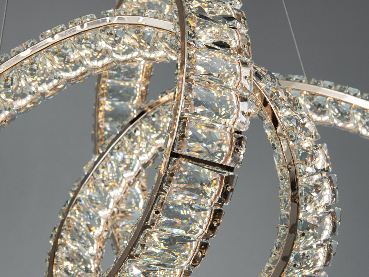 Світлодіодна підвісна люстра 107Вт золото 18м²