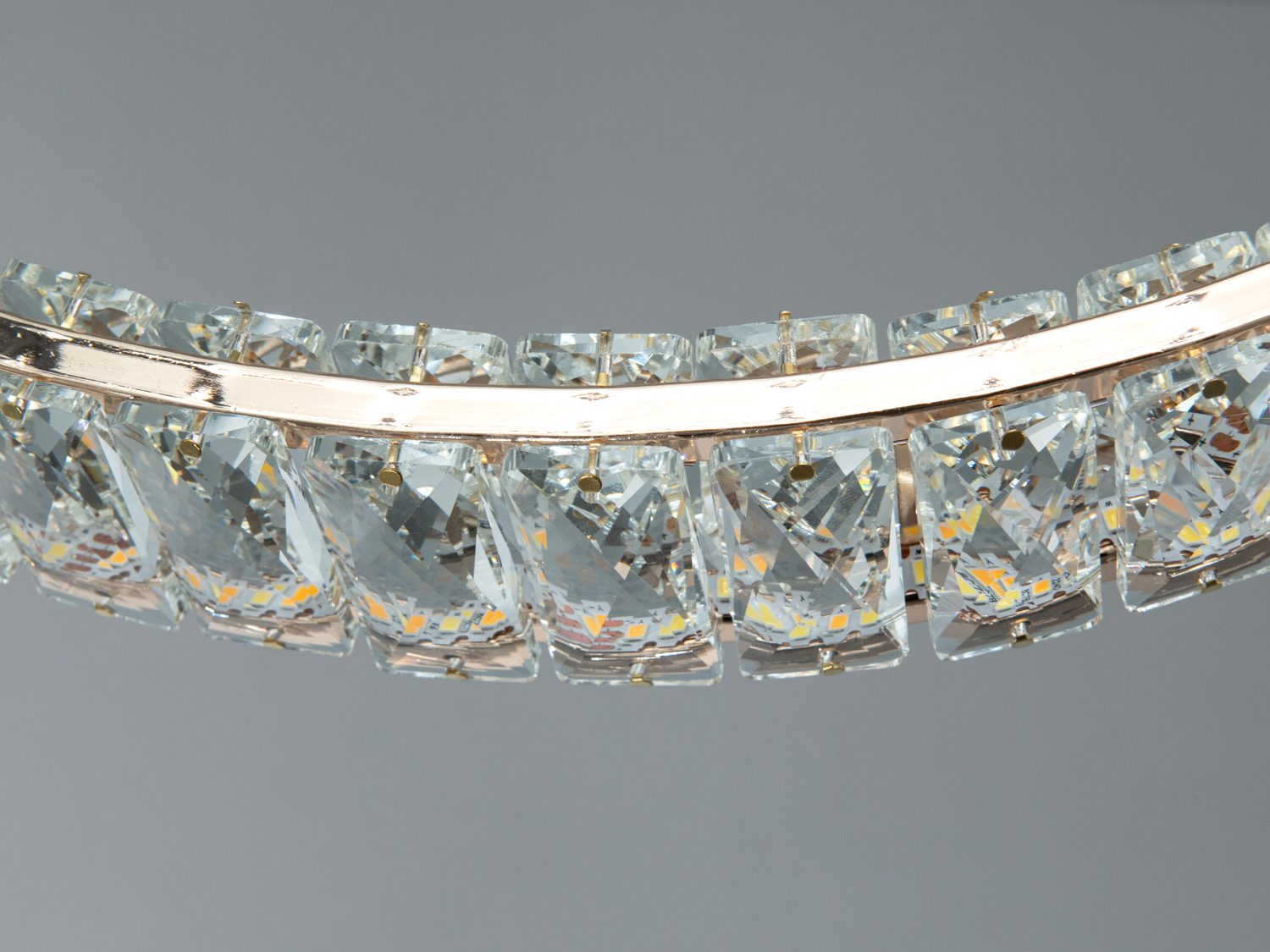 Світлодіодна підвісна люстра 107Вт золото 18м²