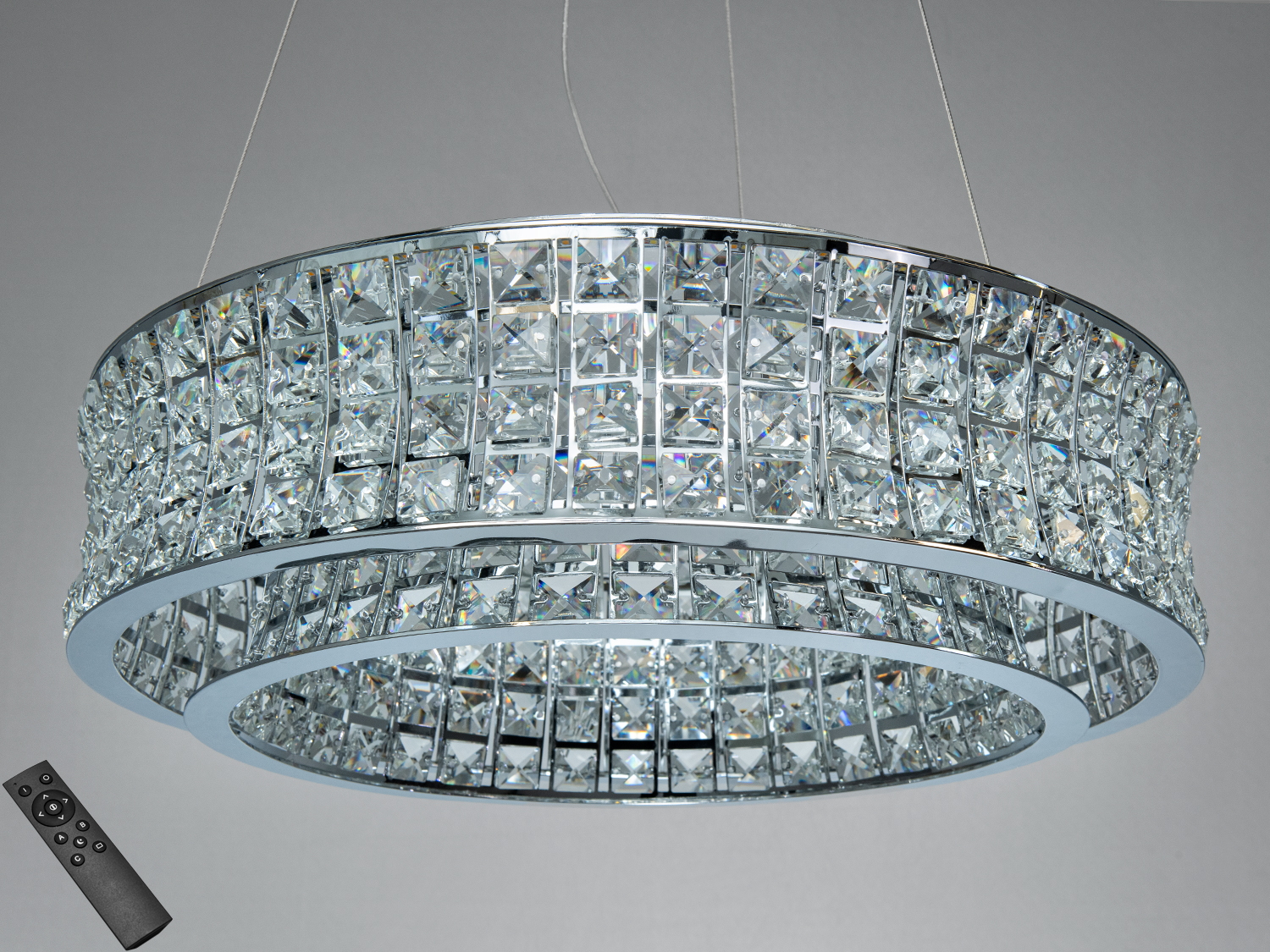 LED підвісна кришталева люстра 110Вт у хромі з пультом. Підходить для кімнат до ≈19 м²: рівномірне світло, сучасний дизайн, монтаж на тросах.