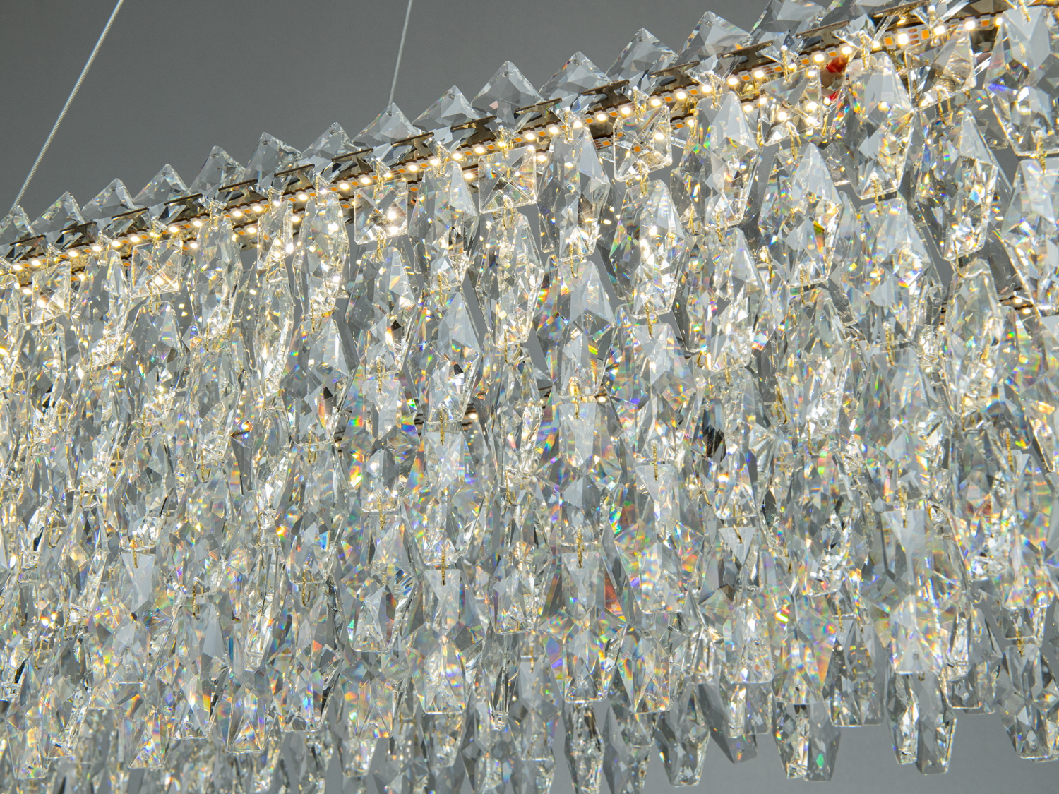 Кришталева світлодіодна люстра овал 97 Вт золото