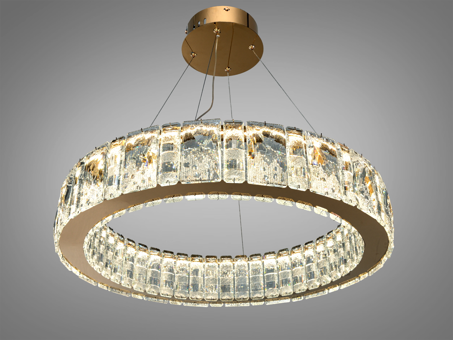 Підвісна люстра круглої форми з кришталевими елементами, що створюють ефект розсіяного світла. Призначена для віталень.