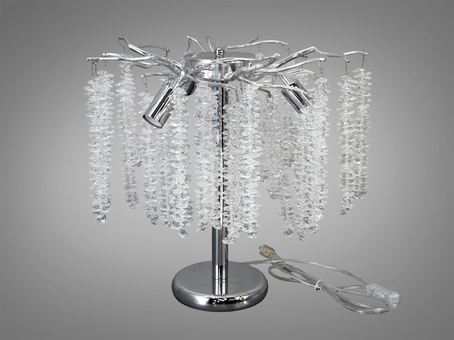 Вишукана настільна лампа Глициния з хромованою основою та кришталевими підвісками, ідеальна для вітальні та спальні.