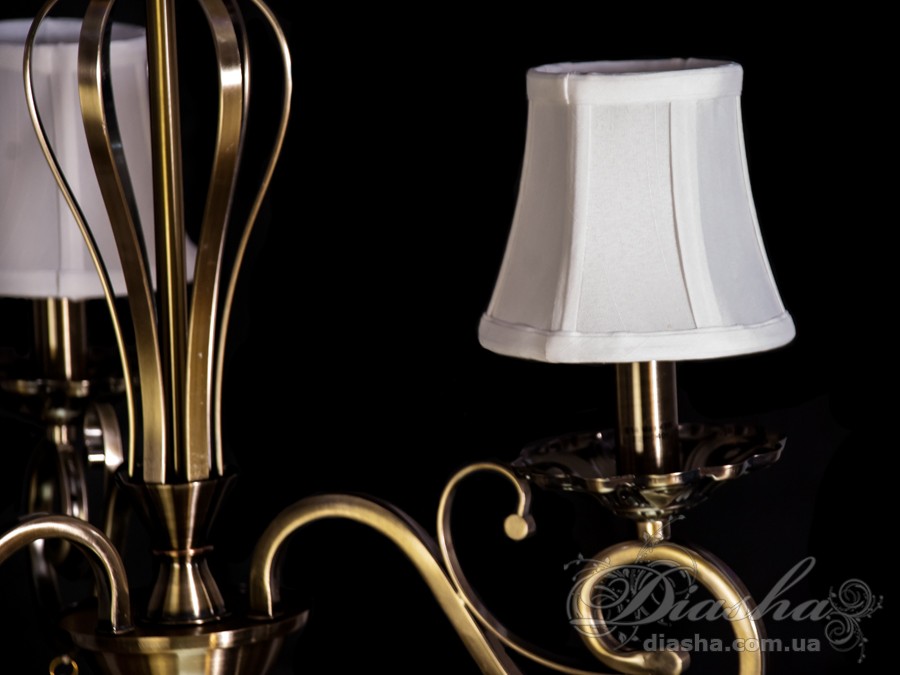 Люстра с белыми абажурами