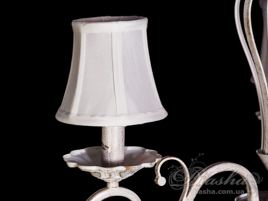 Люстра с белыми абажурами